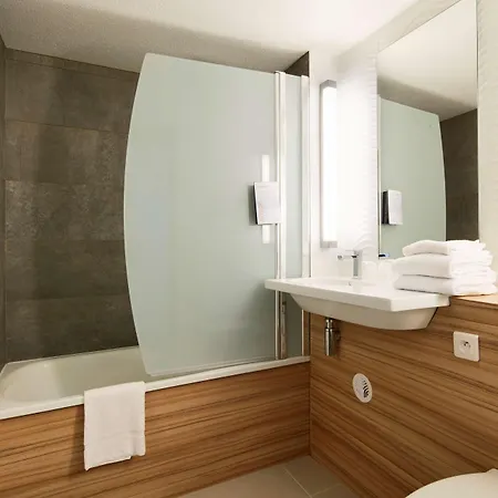 Campanile Le Mans - Hotel Arnage